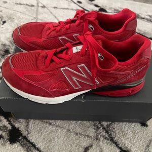 New Balance 990 V4